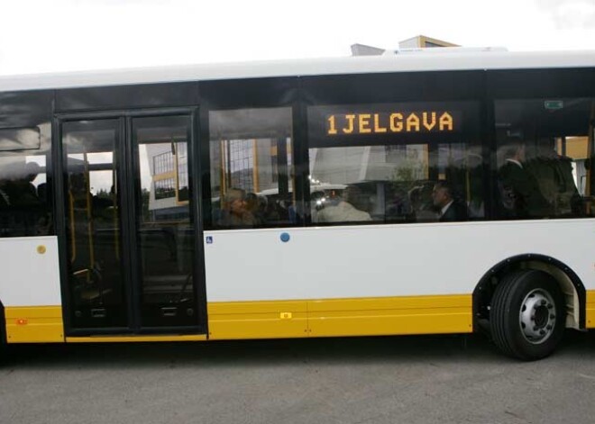 Gripas epidēmijas un šoferu slimības dēļ Jelgavā atceļ autobusu reisus