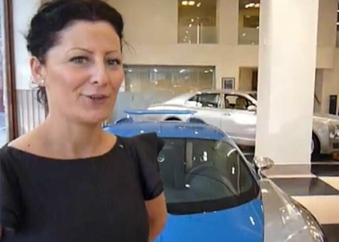 Anita, kas gada laikā pārdevusi 11 Bugatti Veyron. VIDEO