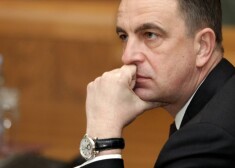 Министр сообщения Айвис Ронис выразил возмущение рекламной активностью авиакомпании airBaltic