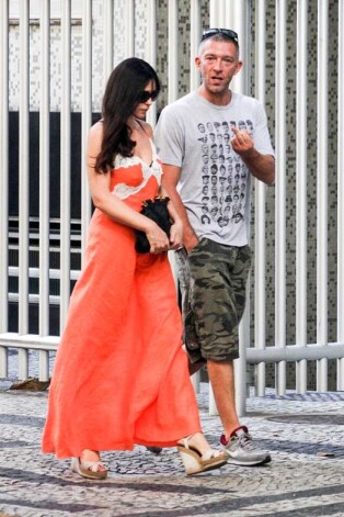 Отдых в Бразилии паре нравится, а вот докучливые папарацци — нет