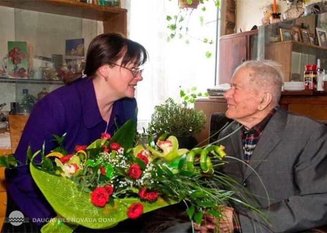 Jāzeps Lociks savā 102. dzimšanas dienā