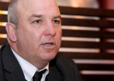 "Cilvēki ir daudzvalodīgi un ka valodas ir bagātība, un ka tas ir saziņas līdzeklis, kas palīdz komunicēt ar dažādu auditoriju," teic Eiropas Padomes cilvēktiesību komisārs Nils Muižnieks.