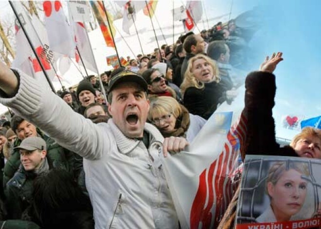 Kijevā tūkstošiem ukraiņu protestē pret Janukoviča "politiskajām represijām". FOTO