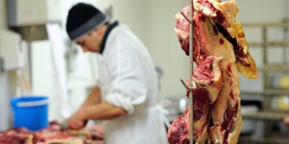 Сеть Rimi Latvija приостановила продажу продукции мясоперерабатывающего предприятия Forevers