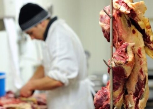 Сеть Rimi Latvija приостановила продажу продукции мясоперерабатывающего предприятия Forevers