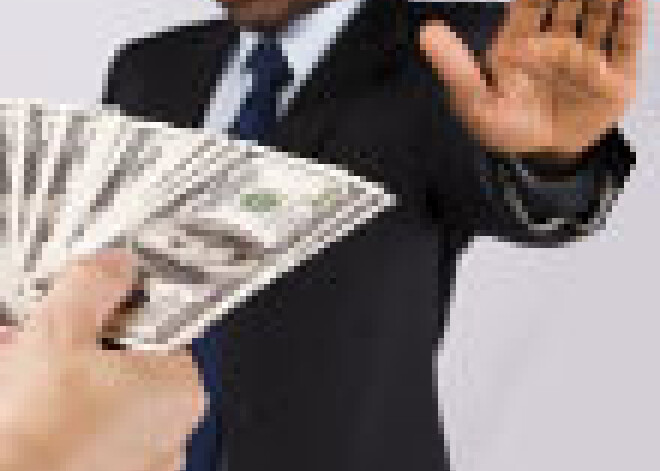 Šveicieši referendumā atbalsta ierobežot kompensācijas uzņēmumu vadītājiem