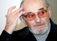 Франк снял более 20 документальных фильмов. В числе его известнейших работ также документальный фильм "Высший суд".