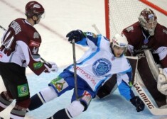Sērijā līdz trim uzvarām Rīgas "Dinamo" komanda izvirzījusies vadībā ar 2-0.