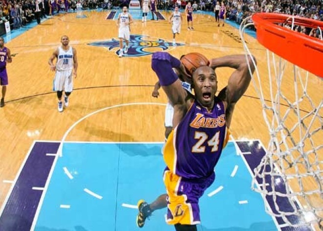 Seksa portāls piedāvā 5 miljonus basketbola zvaigznei Kobem Braientam