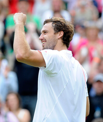 Līdzšinējos četros savstarpējos mačos Gulbis pret Nadalu cietis četras neveiksmes, tomēr trijos no mačiem viņš spējis uzvarēt vienu setu.