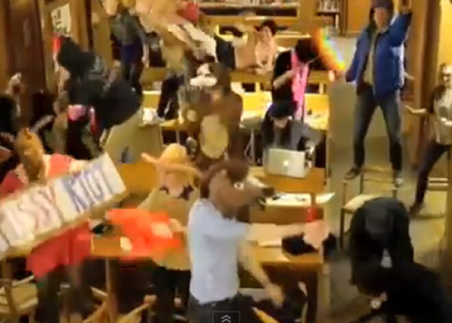 Par "Harlem Shake" no darba atlaiž prestižas universitātes bibliotekāri. VIDEO