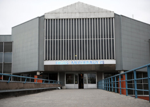 Rīgas Motormuzejs ir lielākais seno spēkratu muzejs Baltijas valstīs, dibināts 1989. gadā pēc Latvijas Antīko automobiļu kluba iniciatīvas.