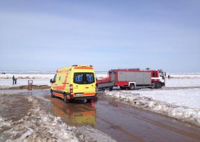 Ledus gabals ar 500 cilvēkiem iepūsts jūrā