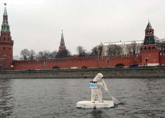 "Greenpeace" protests pie Kremļa