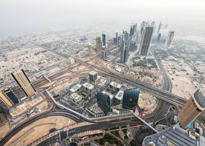 Dubaijas panorāma no simtiem metru augstuma