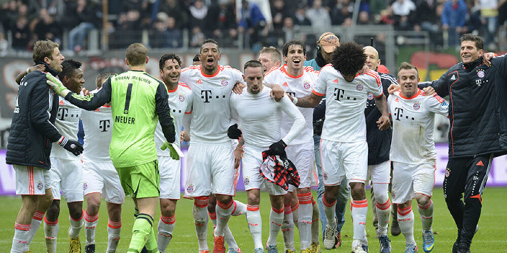 Minhenes "Bayern" 23. reizi uzvar Vācijas bundeslīgas čempionātā