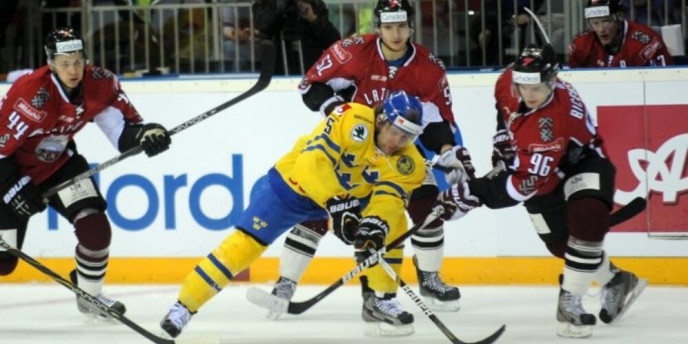 Latvijas hokeja izlase Teda Nolana dzimšanas dienā ar cieņu zaudē Zviedrijai. FOTO