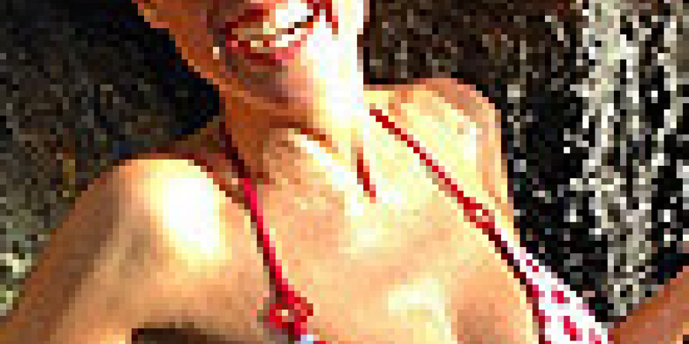 Kailijas Minogas jaunākās māsas seksīgās bikini bildes. FOTO