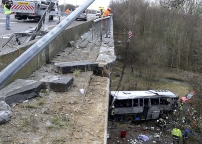 Polijas autobusa avārijā Beļģijā pieci bojāgājušie. FOTO