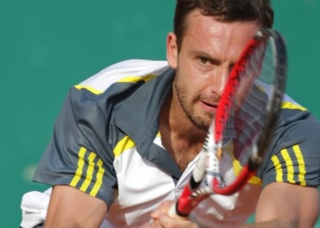 Gulbis ar uzvaru pār Isneru sāk Montekarlo "Masters 1000" turnīru