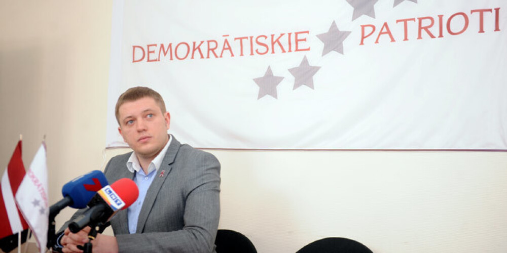 Biedrības "Demokrātiskie patrioti" valde jau iepriekš aicinājusi savu biedru Saeimas deputātu Dāvi Staltu izstāties no Nacionālās apvienības frakcijas saistībā ar 16. marta notikumiem.