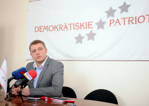 Biedrības "Demokrātiskie patrioti" valde jau iepriekš aicinājusi savu biedru Saeimas deputātu Dāvi Staltu izstāties no Nacionālās apvienības frakcijas saistībā ar 16. marta notikumiem.
