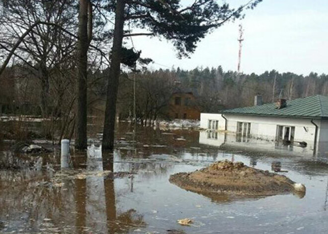 Ogres iedzīvotāja par plūdiem: „15 minūšu laikā strauji cēlās ūdens līmenis, un viss applūda”