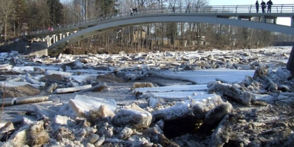 К настоящему моменту уровень воды в реке немного упал, но утверждать, что наводнение позади, нельзя