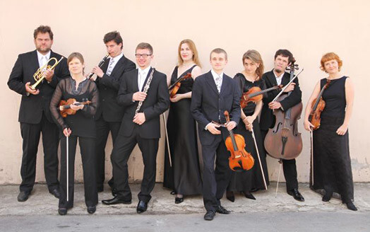 „Sinfonietta Rīga” mākslinieciskais vadītājs Normunds Šnē par romantisma laikmetu mūzikā saka: „Romantisms vērienīgi paplašināja mūzikas horizontu – no mājas muzicēšanas līdz grandiozu ideju piepildītam simfonismam.”