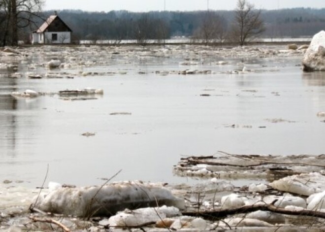 Pārplūdusi Daugava un ceļi. Daugavpils novadā šī ir trauksmaina nakts. FOTO (ziņa papildināta!)