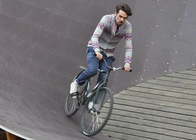 Mārtiņš Mielavs atklāj pavasari, vizinoties velotrekā