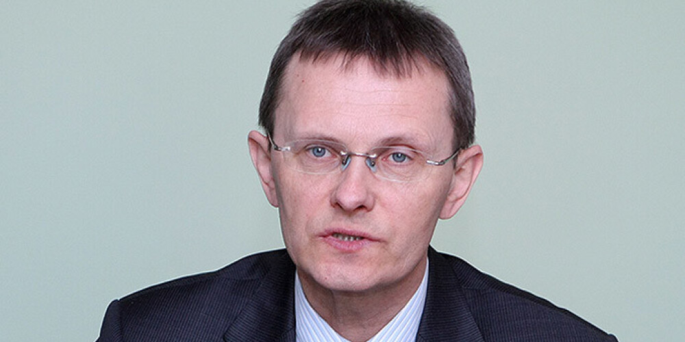 Uzņēmējiem jāgatavojas jau patlaban, lai tuvošanās eiro mērķim noritētu raiti un sekmīgi, optimāli izmantojot resursus," uzsver finanšu ministrs Andris Vilks.
