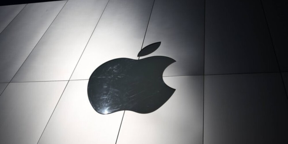 Несмотря на то что Apple остается крупнейшим игроком на рынке смартфонов и планшетных компьютеров, инвесторы обеспокоены тем, что доля компании на рынке тает под натиском конкурентов, таких как Samsung