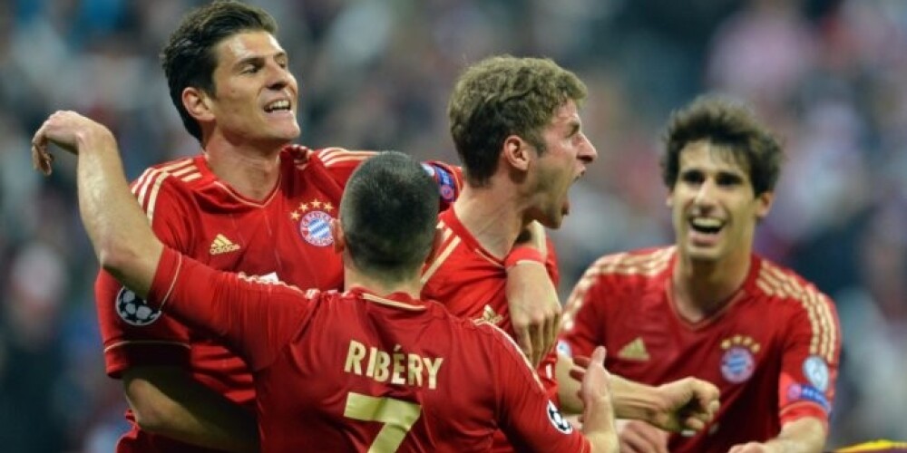 Minhenes "Bayern" futbolisti neatstāja nekādas cerīabs zvaigžņotajai spāņu "Barcelona".