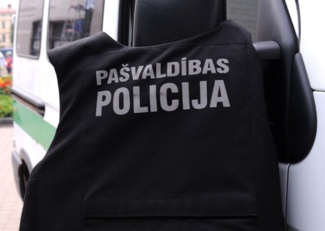 Par drosmi un pašaizliedzību prēmēs Rīgas pašvaldības policistus