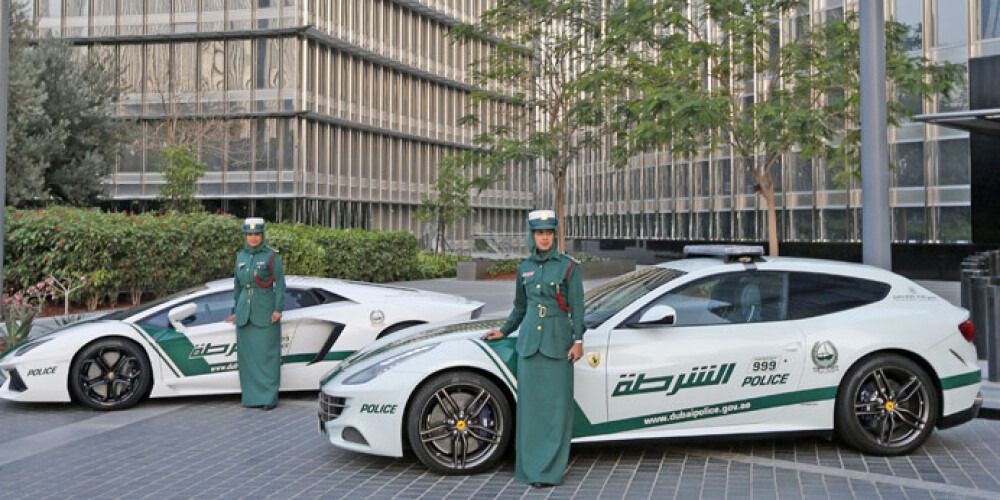 Dubaijas policija nopirkusi "Ferrari FF" un "Lamborghini Aventador". FOTO