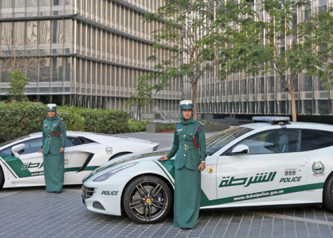 Dubaijas policija nopirkusi "Ferrari FF" un "Lamborghini Aventador". FOTO