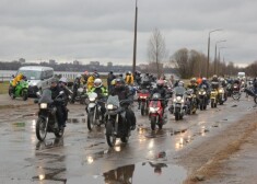 Sezonas atklāšana ir kā motobraucēju Jaunais gads, tāpēc, par spīti laikapstākļiem, saistās ar pozitīvām emocijām. Diemžēl šogad pasākumā noticis negadījums - uz slapjās brauktuves paslīdējis un kritis kāds motobraucējs. Viņš nogādāts slimnīcā ar dažādiem lūzumiem.