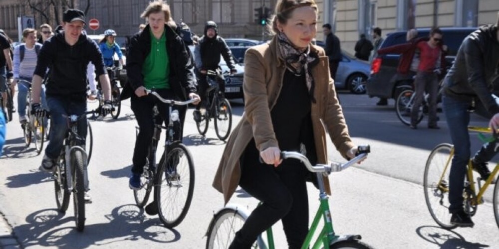 Šogad "Kritiskajai masai" velosipēdisti bija īpaši sagatavojušies. Dalībniekiem tika dalītas nelielas skrejlapas, kas jādod policistiem gadījumā, ja tie viņus mēģina apturēt vai sodīt.