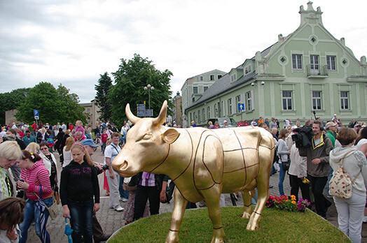 Ventspils zelta teļu cenšas iegūt daudzi, bet to jau 25 gadus cieši aiz ragiem tur Aivars Lembergs.