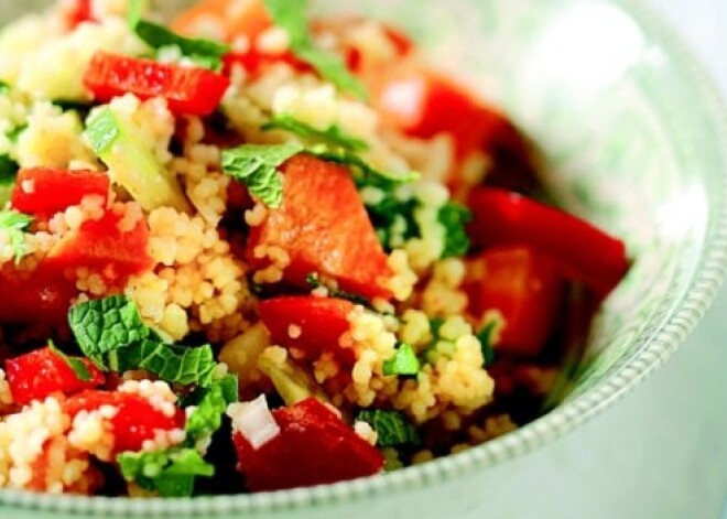 Kuskusa salāti ar piparmētrām