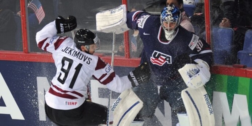 Latvijas hokeja izlase piekāpjas ASV valstsvienībai. FOTO