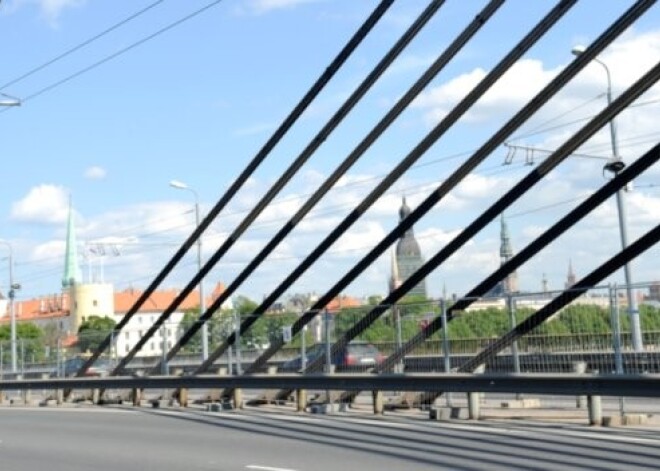 Atvēl līdzekļus Vanšu tilta margu krāsošanai un velo simbolu uzklāšanai uz vairākām ielām