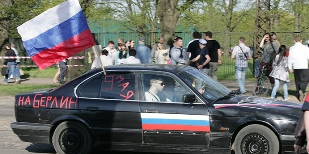 Можно ожидать, что День Победы у памятника советским войнам будут отмечать и туристы из России