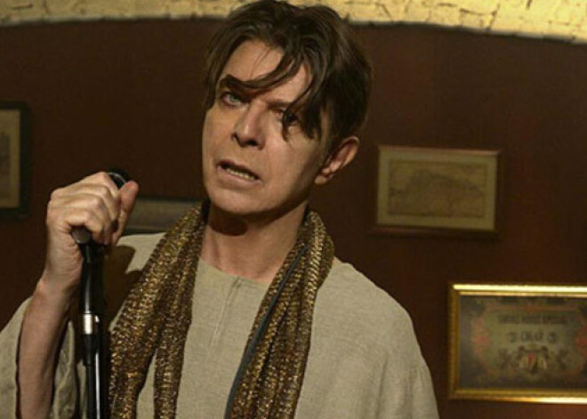 Католики назвали Дэвида Боуи «бисексуальным старичком»