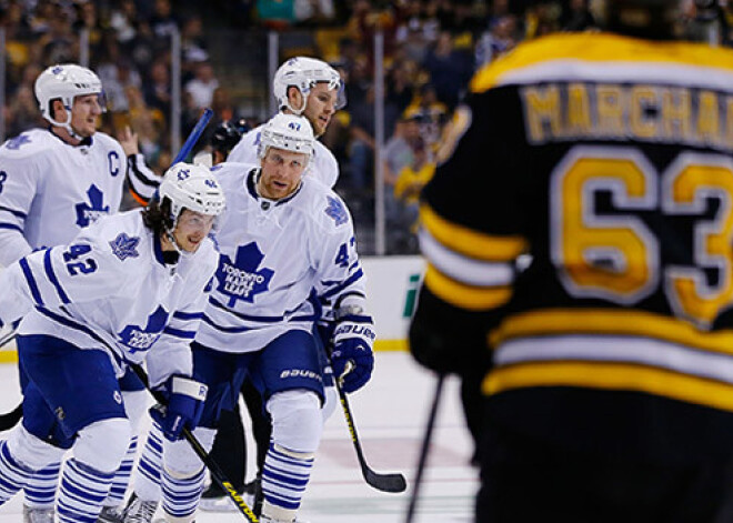 Toronto "Maple Leafs" pagarina sēriju pret "Bruins". Daugaviņš nespēlē. VIDEO