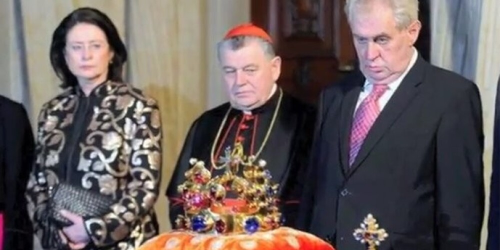 Скандал: президент Чехии пришел пьяным на официальный прием. ВИДЕО