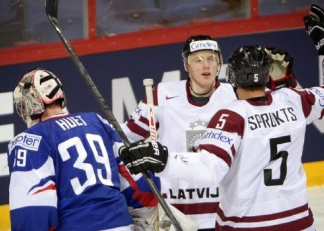 Latvija izcīna uzvaru pār Franciju čempionāta svarīgākajā mačā. FOTO