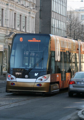 Tādējādi zemās grīdas tramvaji kursēs gar Vecrīgu, Operu, Nacionālo teātri, un tuvākajā nākotnē savienos Juglu ar vēsturisko Rīgas centru un Jūgendstila rajonu.