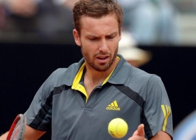 Gulbis dramatiskā cīņā tomēr zaudē slavenajam spānim Nadalam